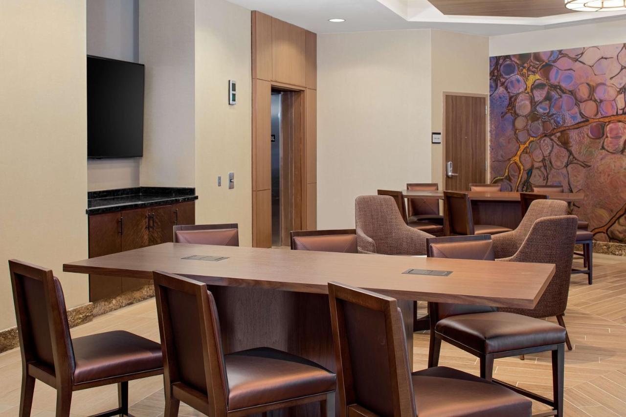 Doubletree By Hilton Irvine Spectrum Buitenkant foto