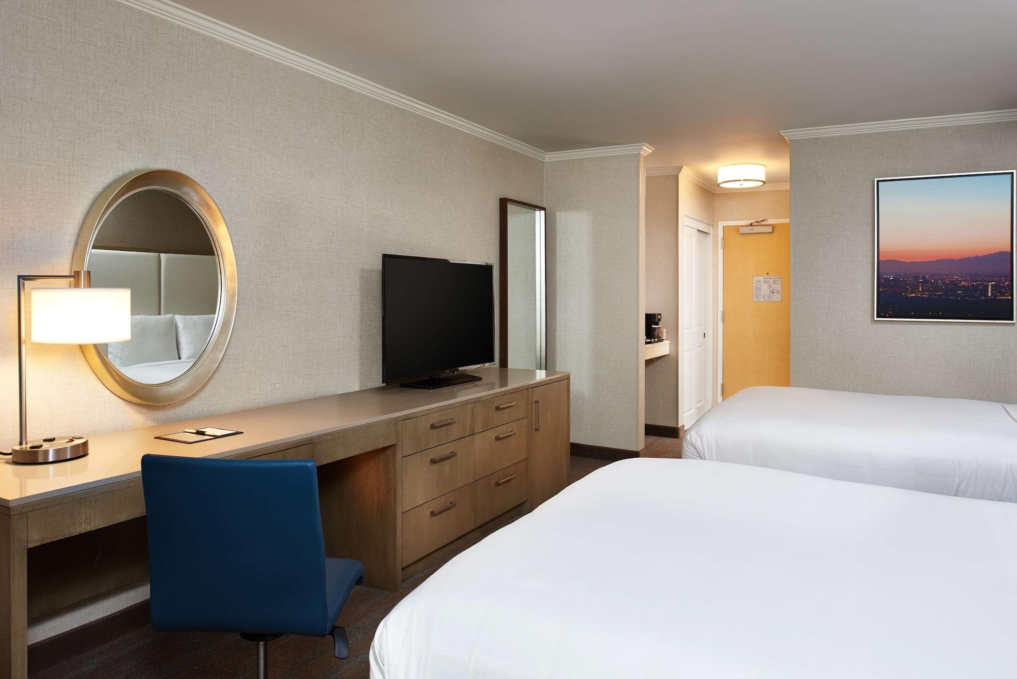 Doubletree By Hilton Irvine Spectrum Buitenkant foto