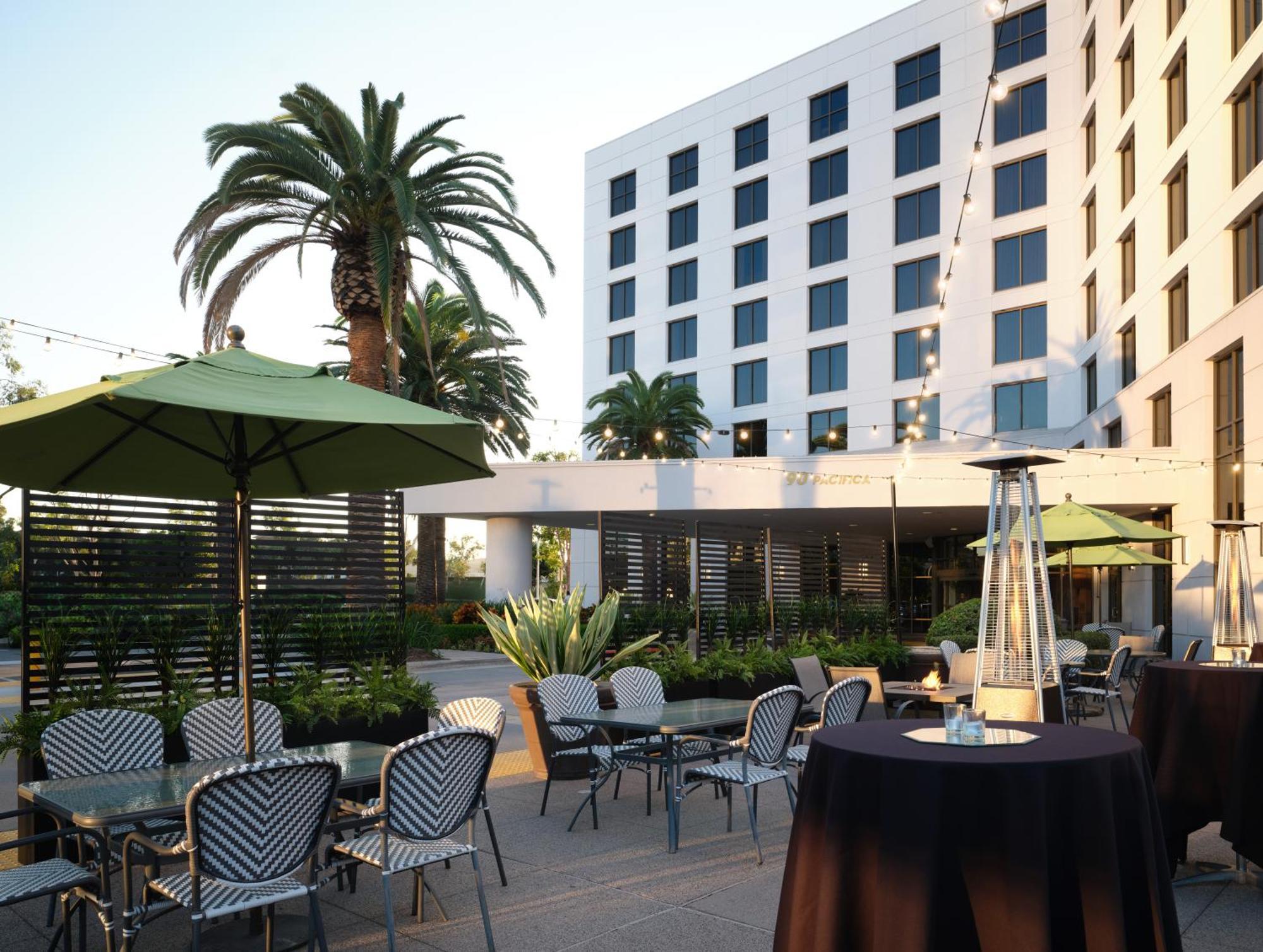 Doubletree By Hilton Irvine Spectrum Buitenkant foto