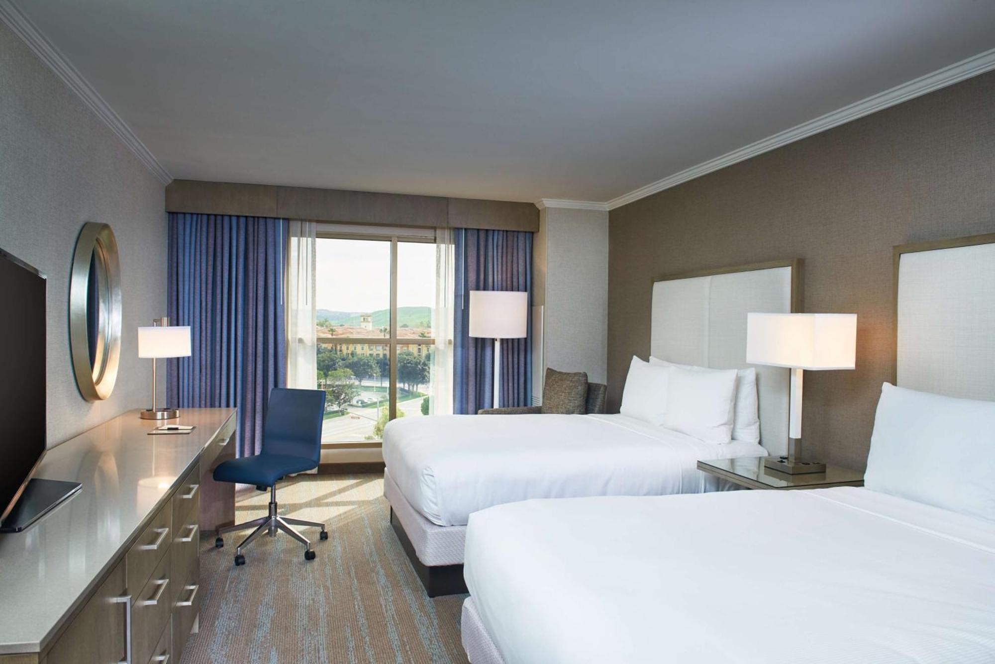 Doubletree By Hilton Irvine Spectrum Buitenkant foto