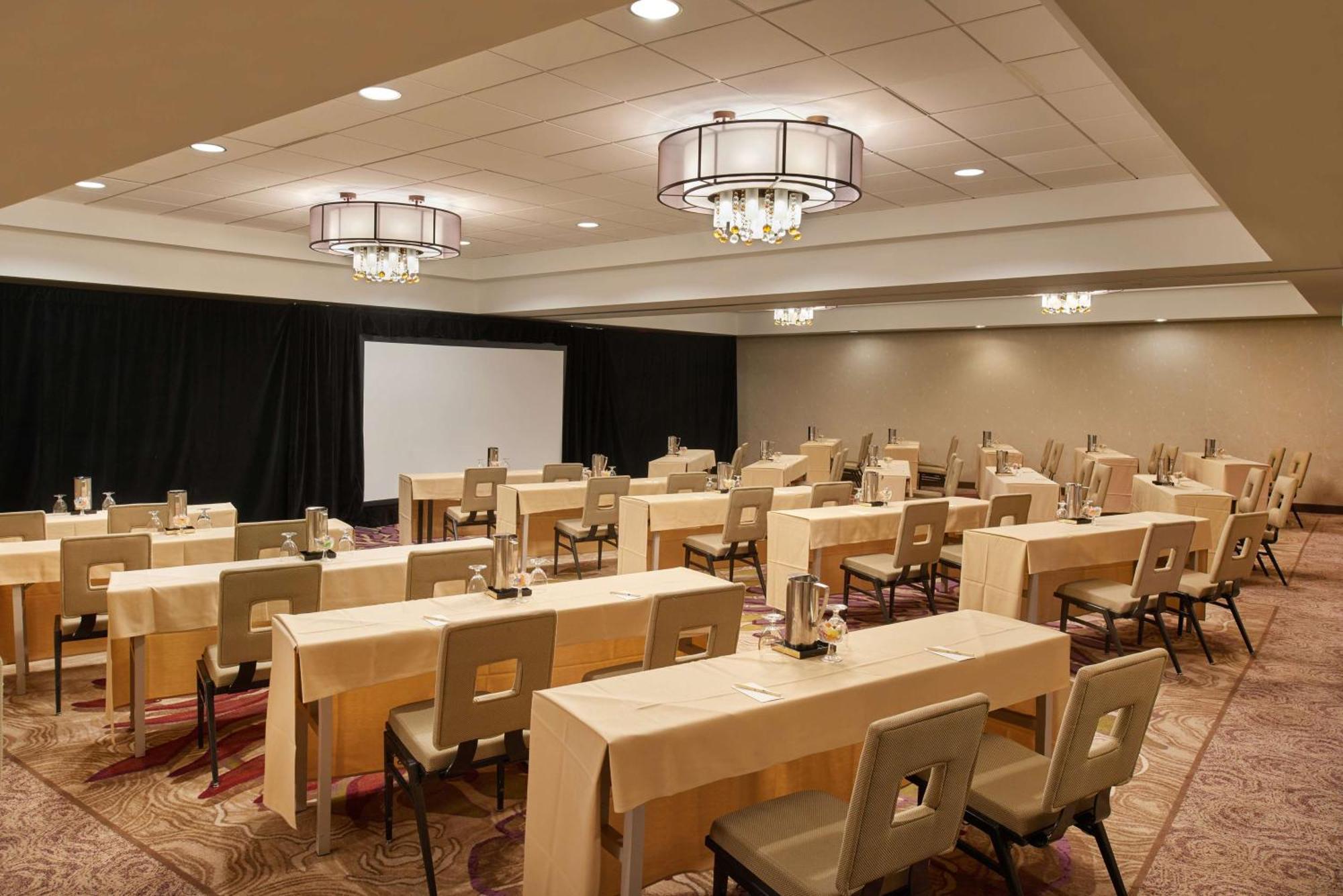 Doubletree By Hilton Irvine Spectrum Buitenkant foto