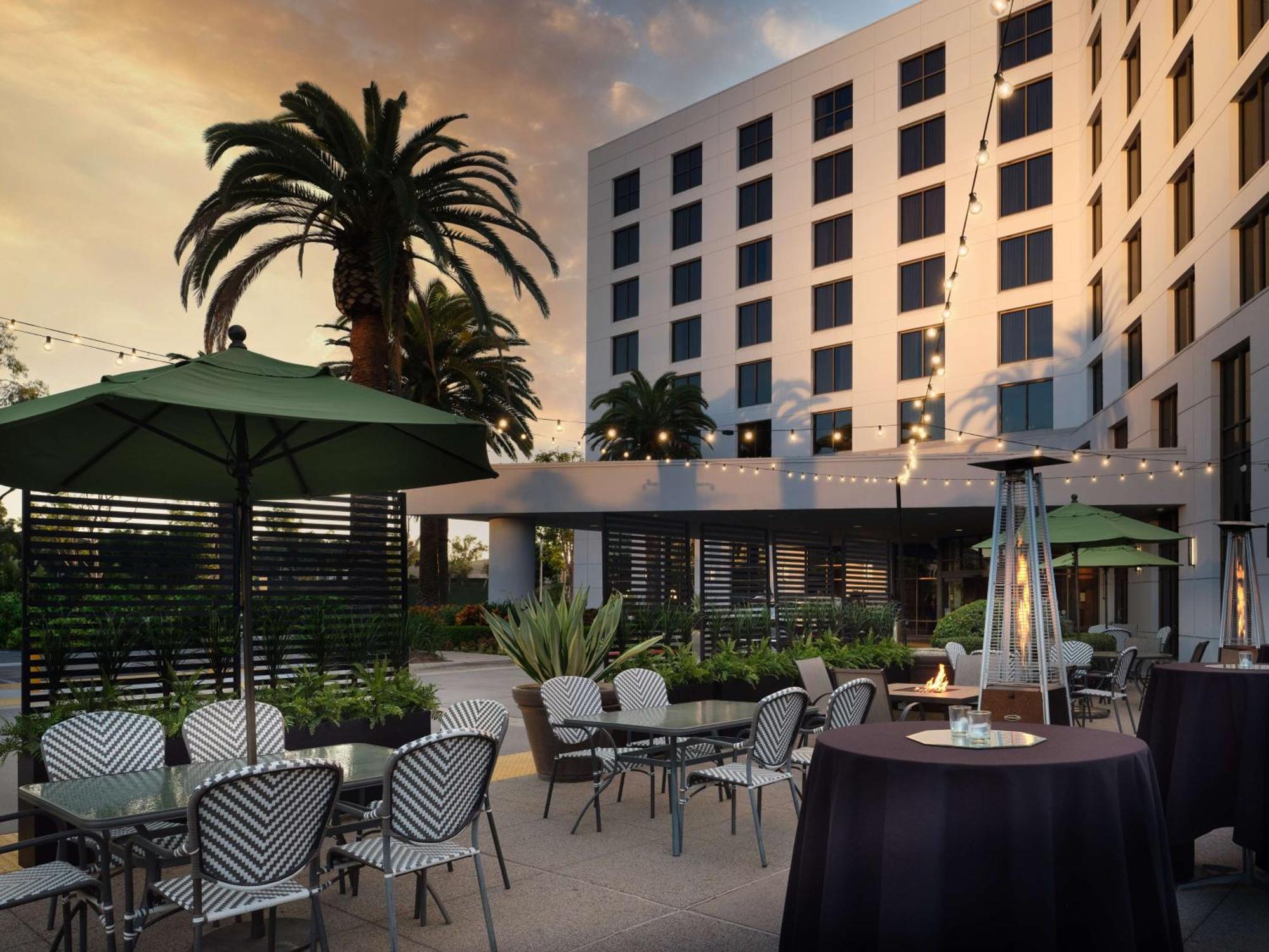 Doubletree By Hilton Irvine Spectrum Buitenkant foto
