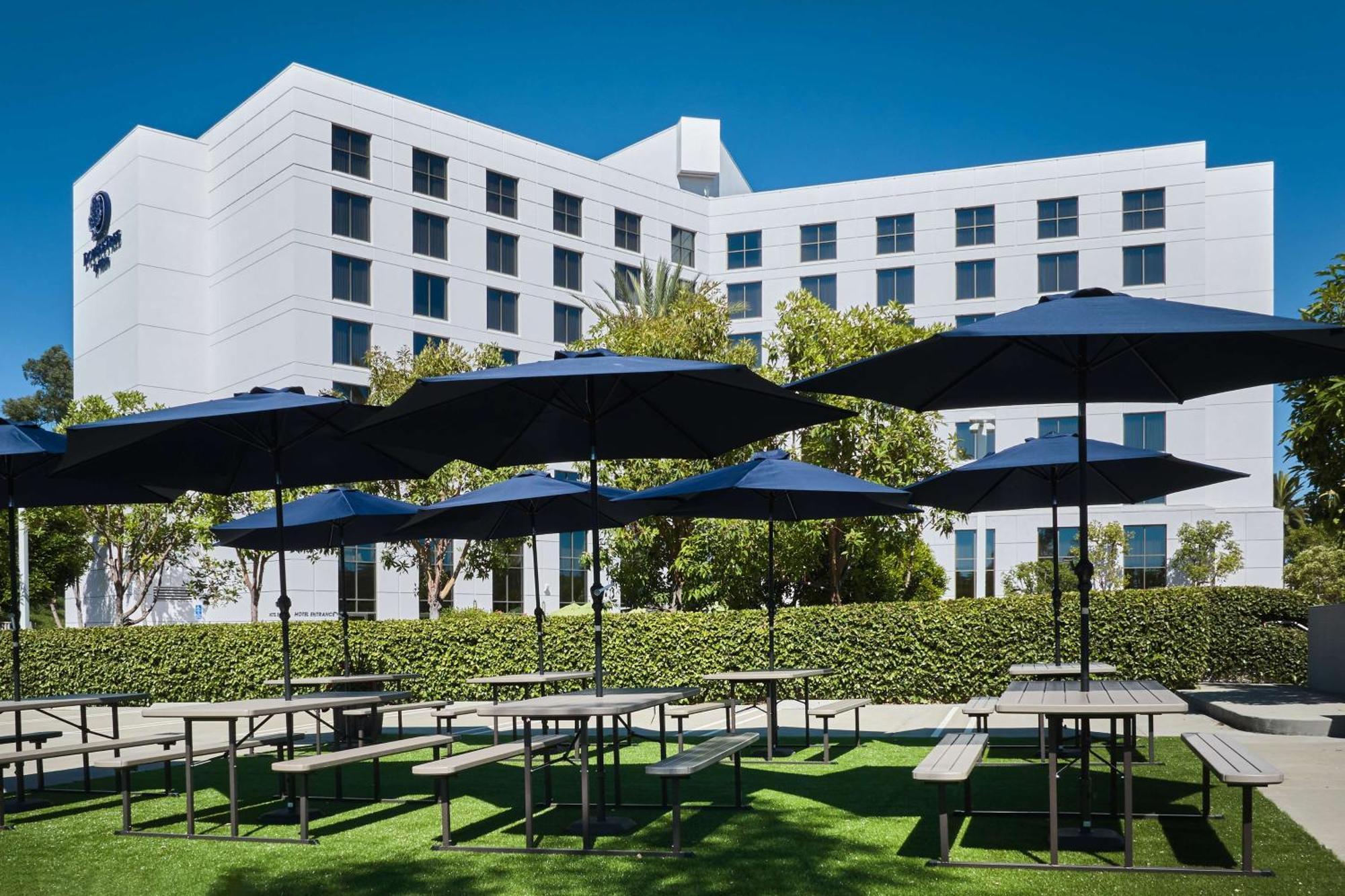 Doubletree By Hilton Irvine Spectrum Buitenkant foto