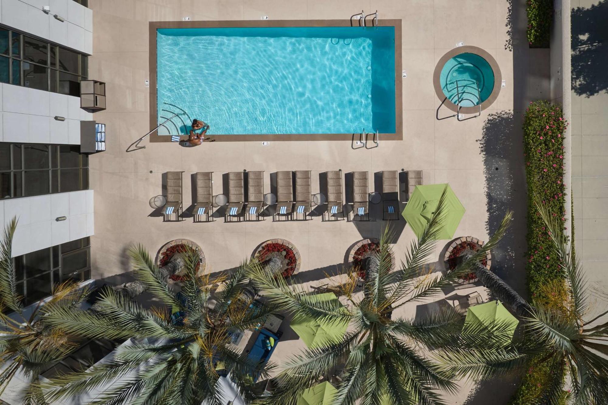 Doubletree By Hilton Irvine Spectrum Buitenkant foto