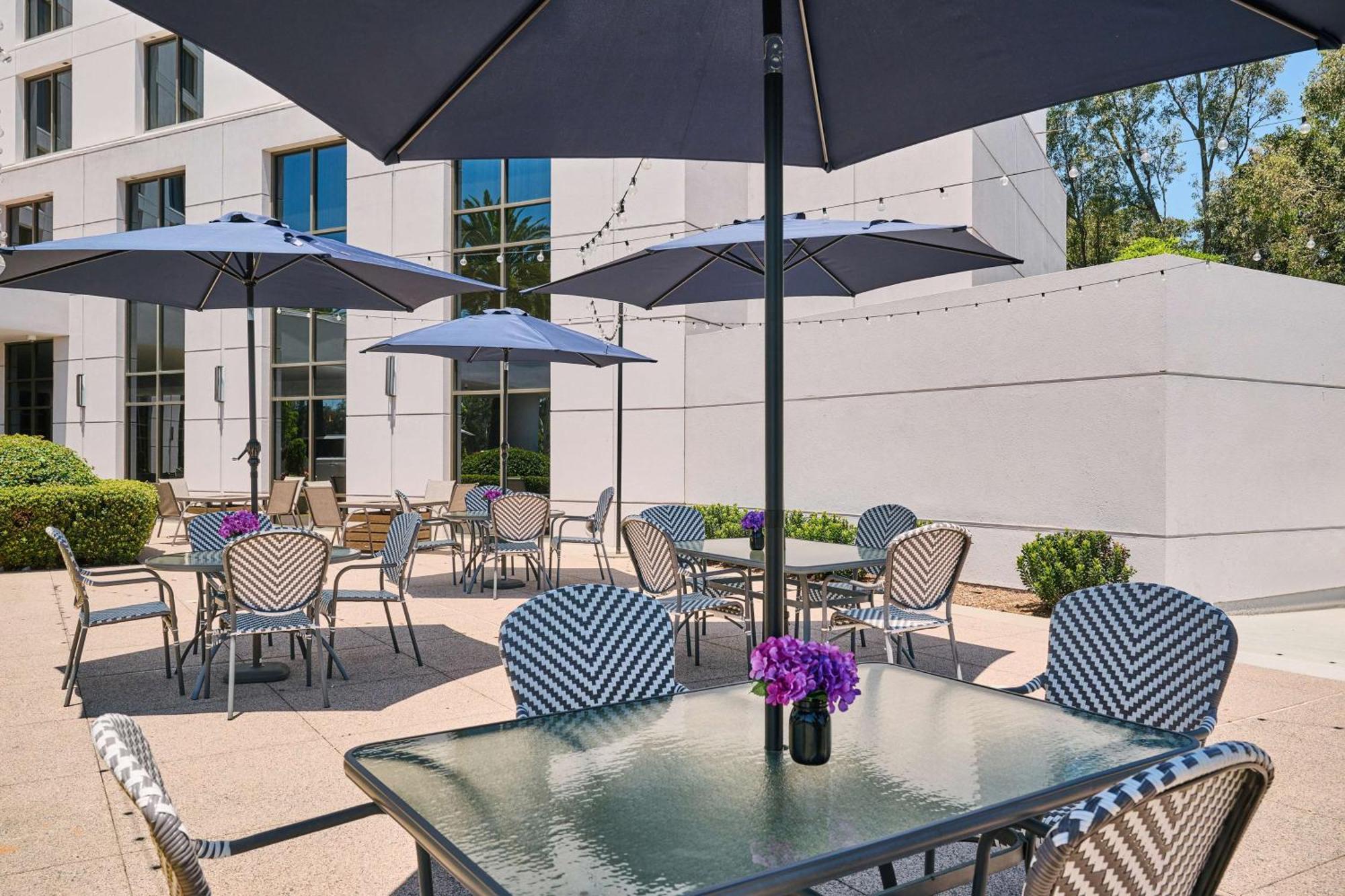 Doubletree By Hilton Irvine Spectrum Buitenkant foto