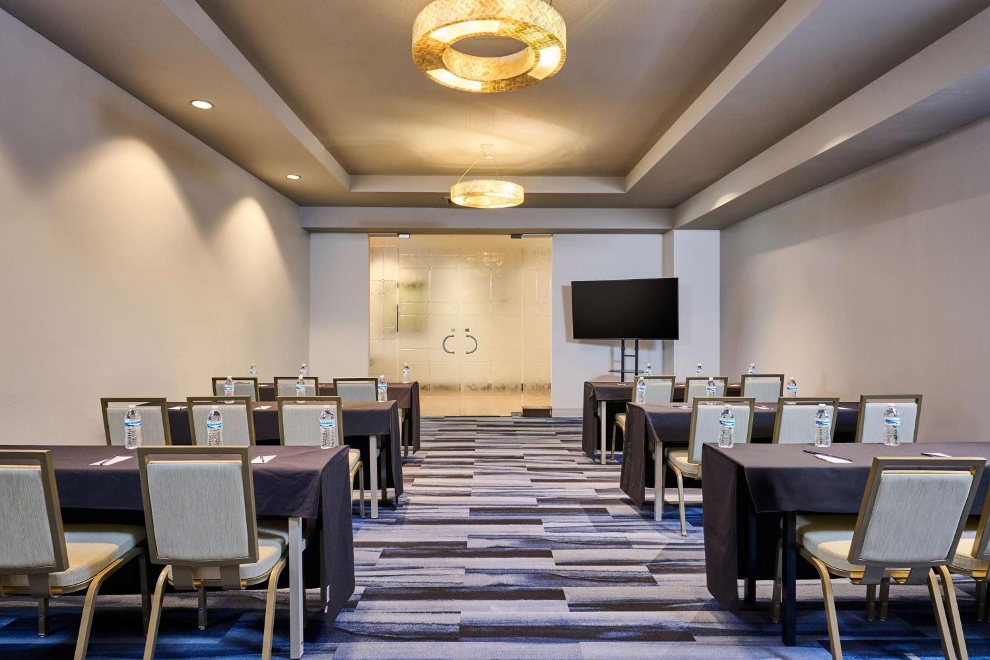 Doubletree By Hilton Irvine Spectrum Buitenkant foto